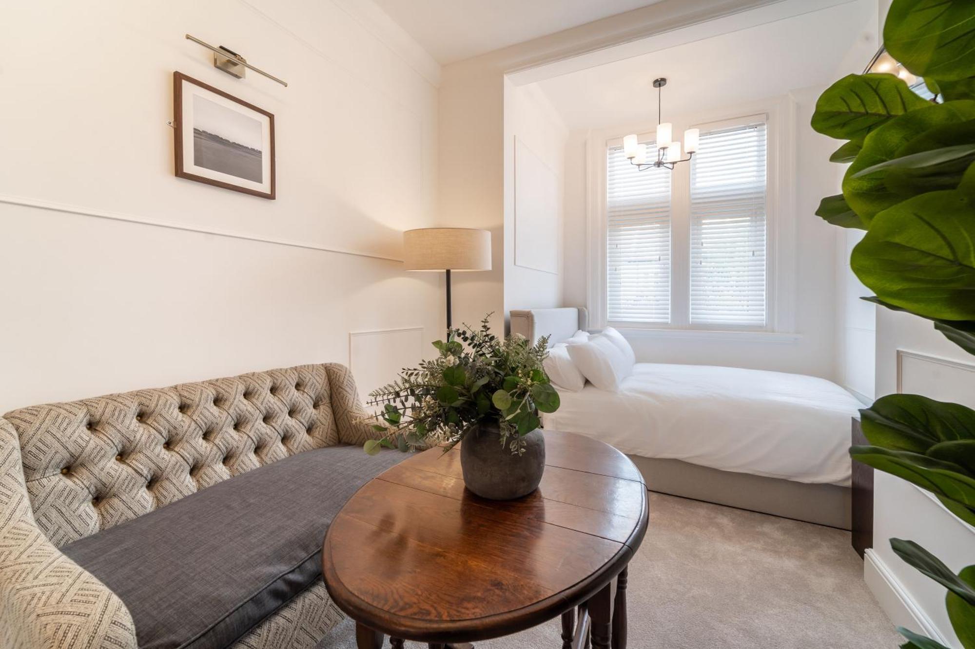 2 The Quadrant Luxury Apartments - Hoylake Exteriör bild