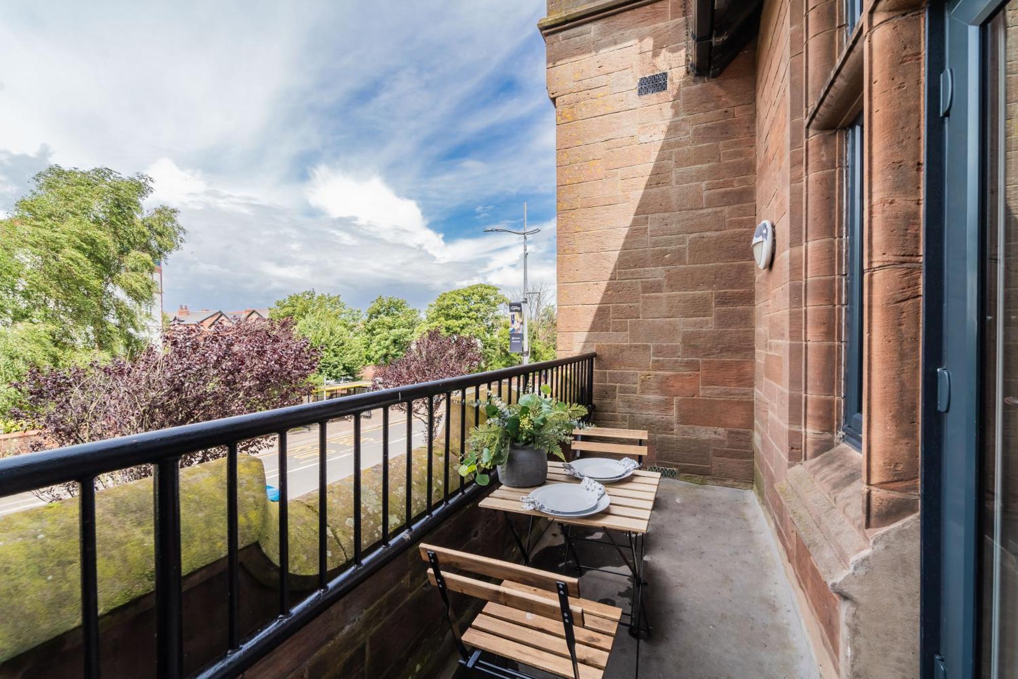 2 The Quadrant Luxury Apartments - Hoylake Exteriör bild